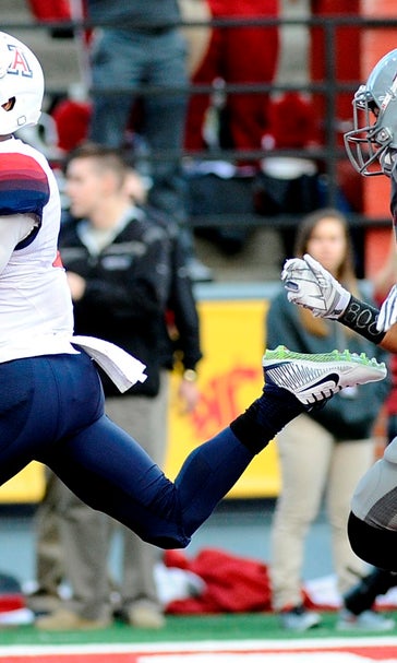 Solomon, No. 15 Wildcats rout Washington State